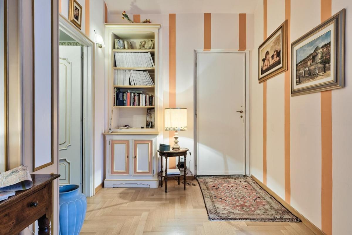 Eleganza Di Uno Stile Fuori Dal Tempo